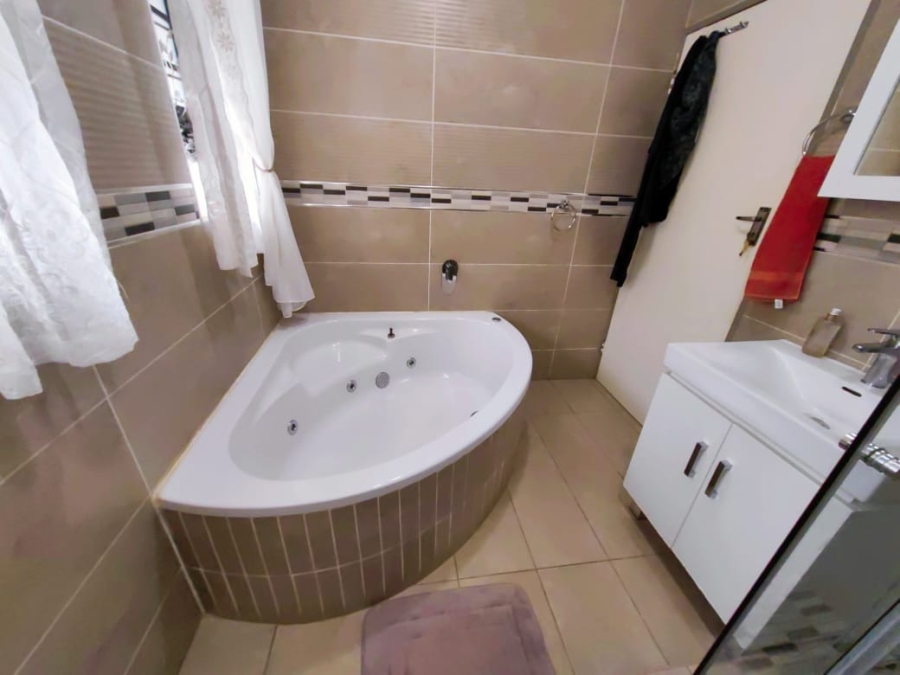 4 Bedroom Property for Sale in Grimbeeck Park North West